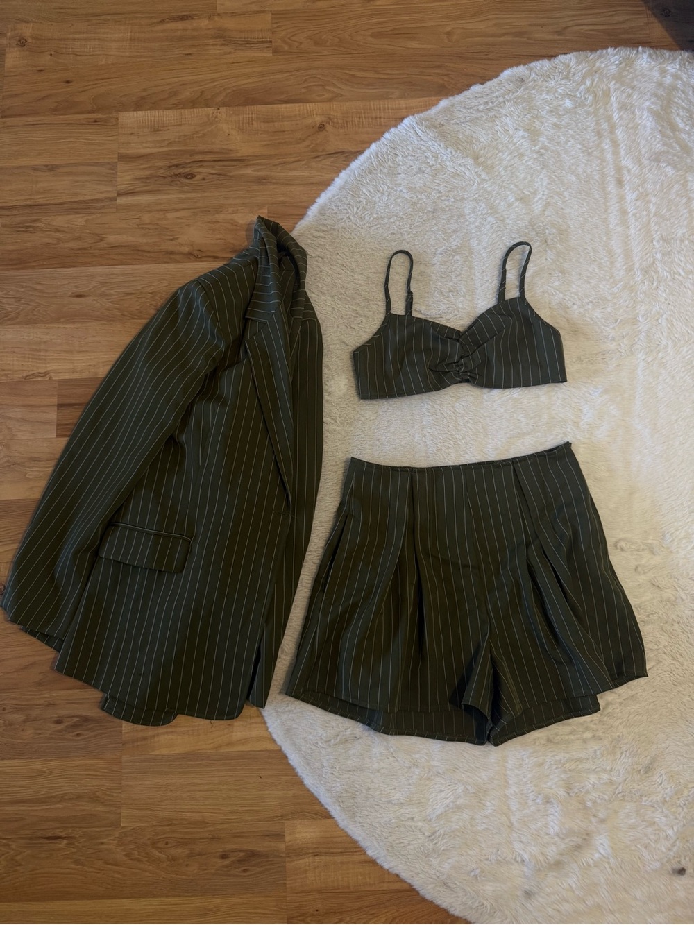 PrettyLittleThing Olive Green Pinstripe Men's Belted Trousers